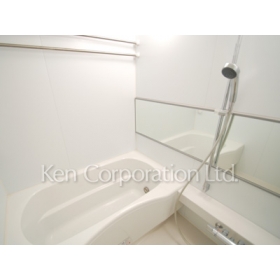 Bath. Shoot the same type the eighth floor of the room. Specifications may be different.