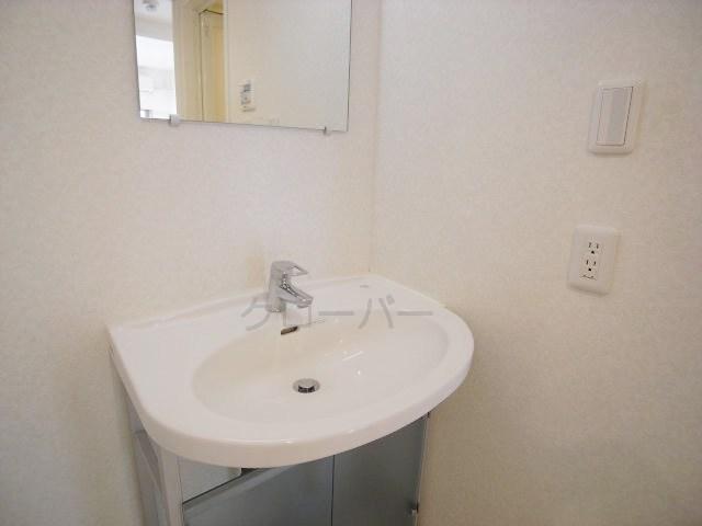 Wash basin, toilet
