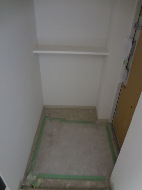 Entrance. 4F is a photograph of the under construction