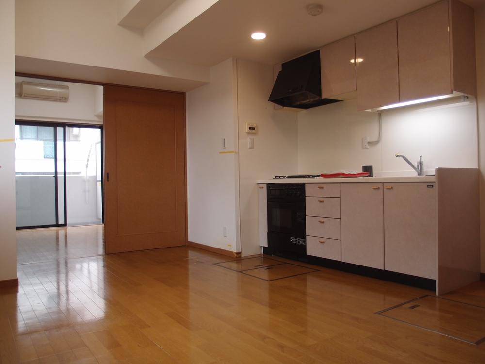 Living. LDK about 10 tatami mats (2)