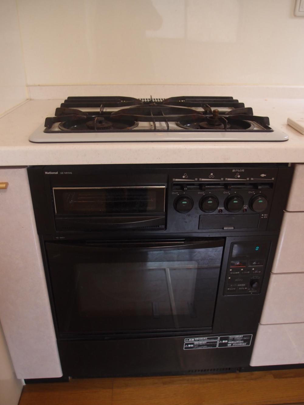Kitchen. 3-burner stove