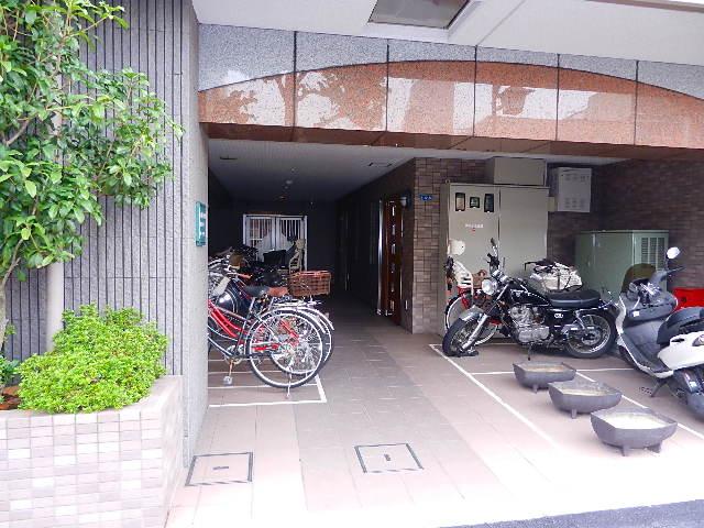 Entrance. Entrance (August 2013) Shooting