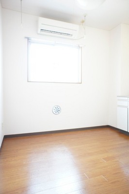 Living and room. Western-style 4.5 Pledge