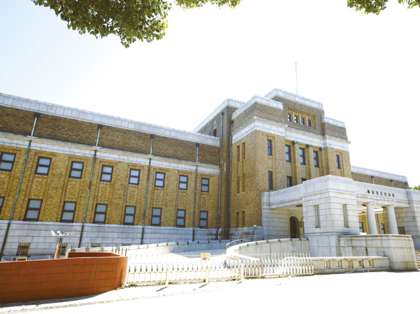 Surrounding environment. National Museum of Nature and Science (11 mins / About 860m)