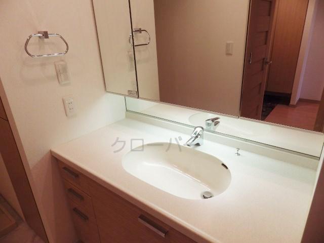 Wash basin, toilet