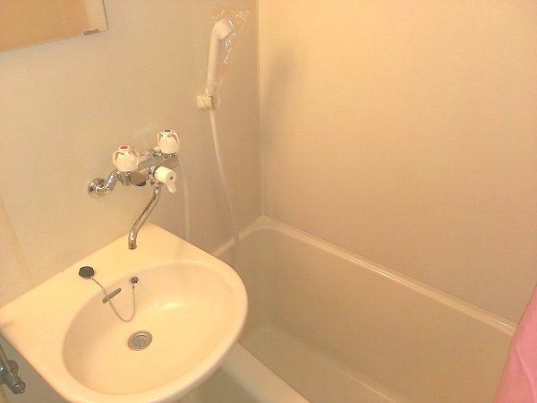 Bath. Shower head is already replaced with a new one