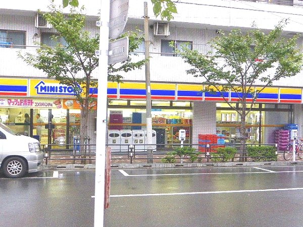 Convenience store. MINISTOP (convenience store) to 200m