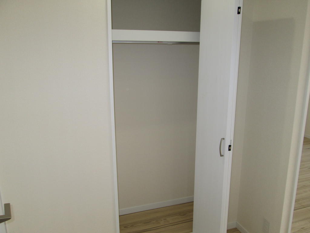 Receipt. Is living side storage.