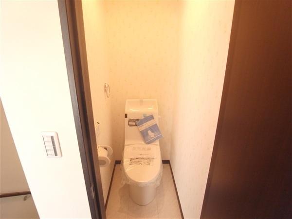 Toilet. Toilet (H Building) 2012 / 12 shooting