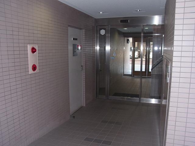 Entrance. Common areas