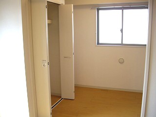 Other room space. Corner room bright room