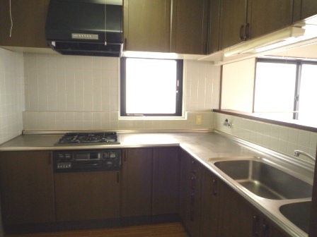 Kitchen. 3-neck gas system Kitchen With grill