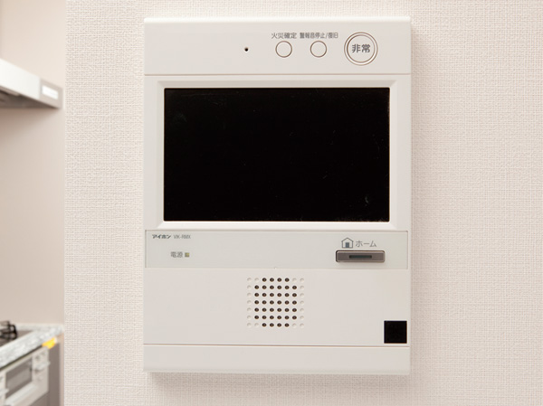 Security.  [Color monitor mortgage information panel] Check the audio and video of the visitor in the color monitor in the entrance destination. High crime prevention, It increases the daily sense of security. It has adopted a legible and easy to operate touch-screen 7-inch wide monitor.