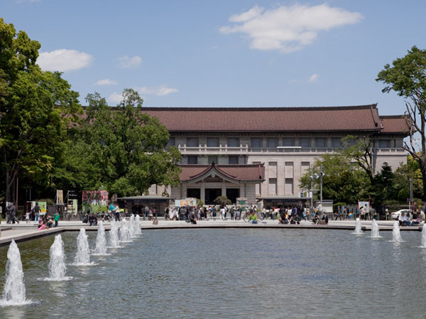 Surrounding environment. National Museum (about 2040m / It is exhibited the works of art and archaeological relics over the East in general, including the 26 minutes) Japan walk. Collection number is up to 110,000, National Treasure 91, For important cultural properties have been known as a museum of the country's largest home to more than 600 items.