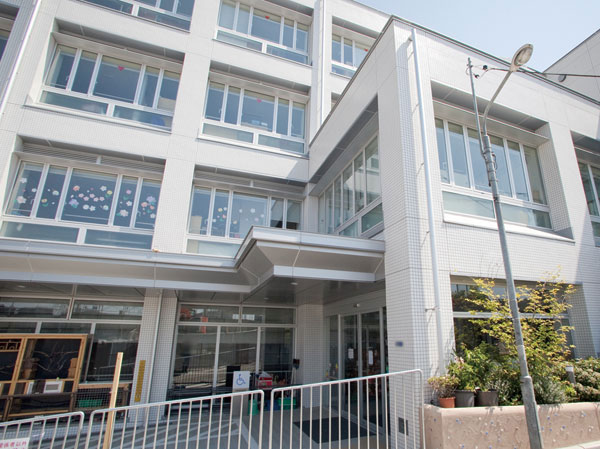 Surrounding environment. Dokan mountain kindergarten (about 270m / 4-minute walk)