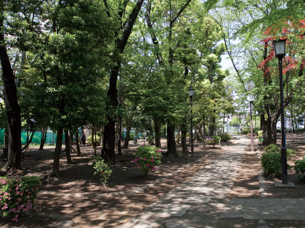 Surrounding environment. Nishinippori park (about 320m / 4-minute walk)