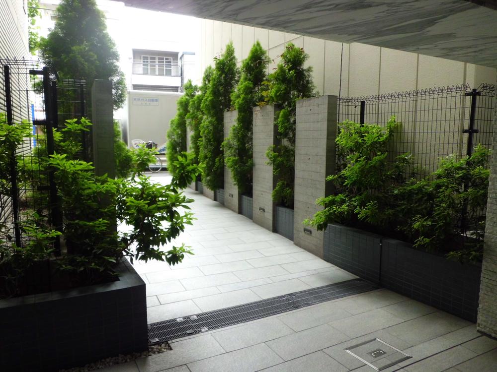 Entrance. Common areas