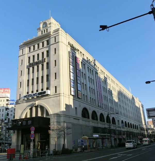 Shopping centre. 800m until EKIMISE
