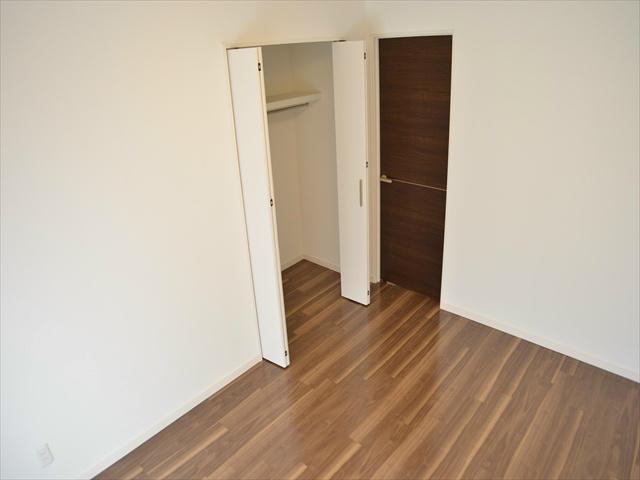 Non-living room. Clothing also Easy storage