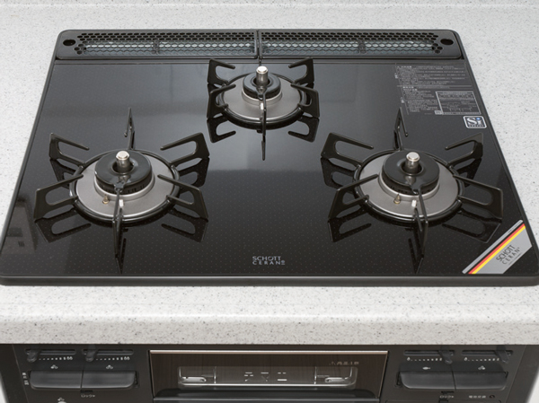 Kitchen.  [Schott glass top plate] Adopt a glass plate that are both beauty and durability. Germany ・ Is shot manufactured by heat-resistant ceramic glass top plate. Not only beautiful, Strongly to heat and shock, Difficult dirty luck, It is easy to clean. Before stove easily marked with water wings and oil stains, It has adopted a melamine non-combustible decorative board. Less joint, Also making it easier to wipe off dirt. (Same specifications)