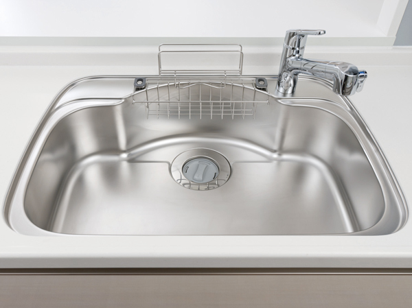 Kitchen.  [Quiet sink] Consideration of the conversation or the like in the reunion of the family, Adopt a silent sink shower water and dishes to reduce the sound that occurs when striking the sink. Also, Is washable comfortably lot of tableware and vegetables at a time, Adopted (draining plate also with) large sink ※ The size will depend on the type. further, Adopt a water purification cartridge built-in single-lever faucet of which draw the shower head. Also useful when you wash large pots and pans ※ Cartridge replacement costs separately paid. (Same specifications)