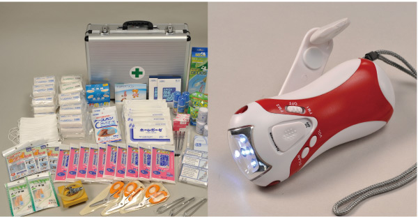 earthquake ・ Disaster-prevention measures.  [Equipped with an emergency of disaster prevention tool] In preparation for the emergency such as an earthquake, Align the disaster prevention equipment. Small loudspeaker to be used for initial assistance, Rescue tool set, Rescue rope, scoop, Features such as dust mask. Also, First-aid kit as life support equipment in the event of a disaster, Mobile phone charger ・ Flashlight function with a hand-cranked charging radio, We offer and emergency candles.