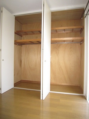 Receipt. Western style room There is a large closet