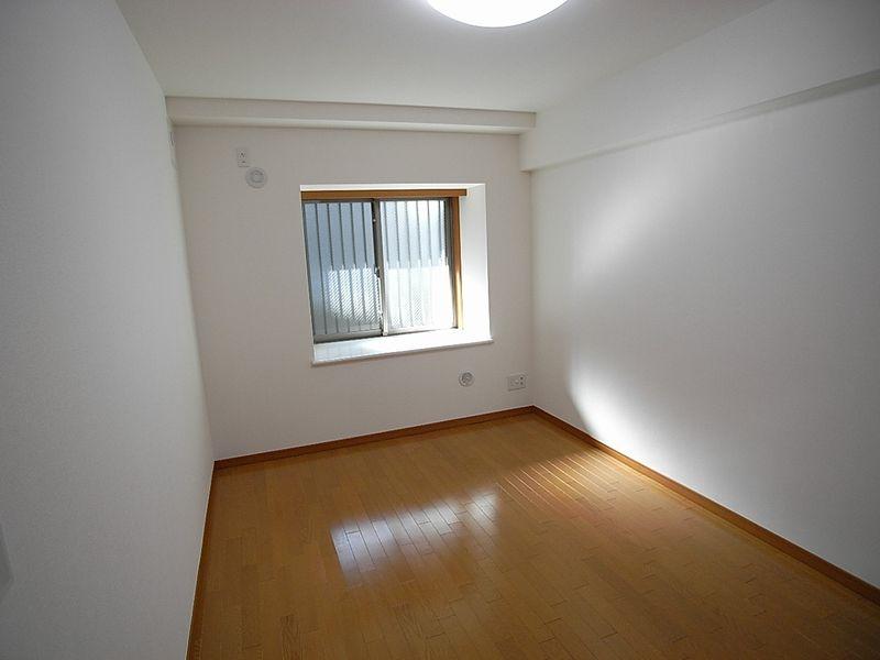 Non-living room. Western-style 5.0 Pledge