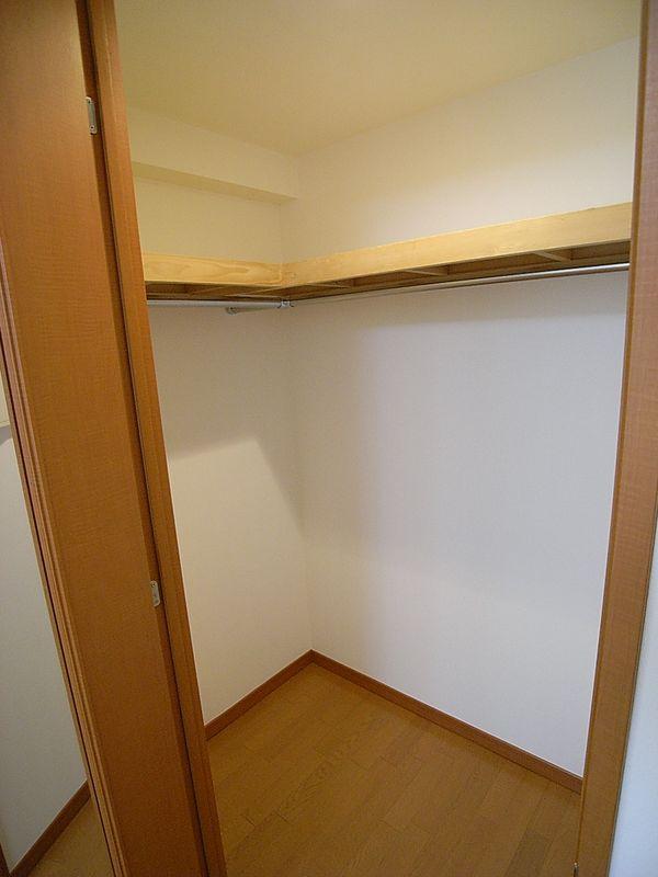 Receipt. Walk-in closet