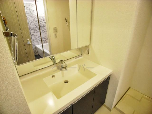 Wash basin, toilet