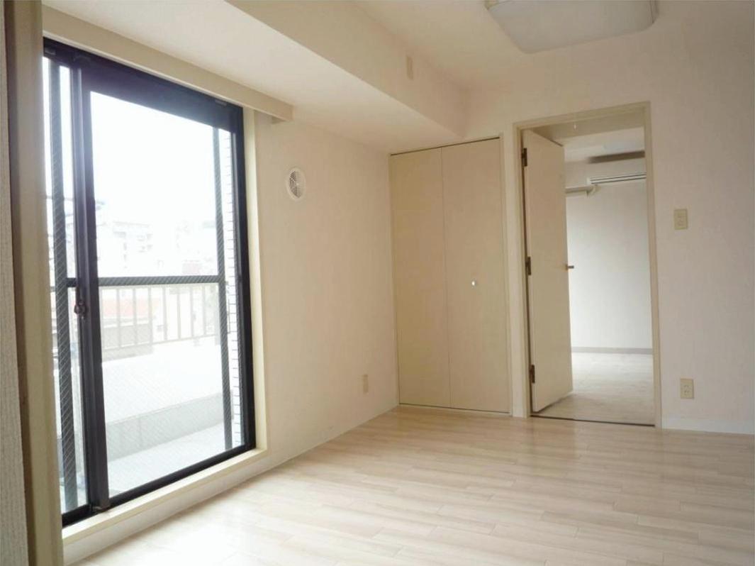 Living and room. Pets considered ☆