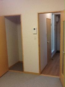 Living and room. 1F Flooring 2F3F carpet