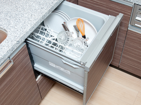 Kitchen.  [Dishwasher] Installing the dishwasher of washable large capacity such as cookware. Pull-out that can be used in a comfortable position.
