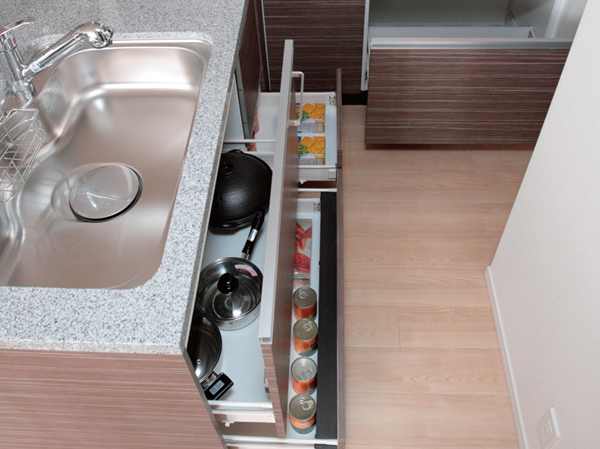 Kitchen.  [Slide cabinet] Deep in the wide, Also we have established an all-slide cabinet that can be out on the smooth, such as large-size cookware.