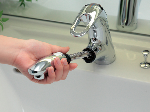 Bathing-wash room.  [Single lever mixing faucet] The vanity is, It is equipped with elegant design and functionality, Adoption of a single-lever mixing faucet. One hand in the water temperature ・ Amount of water can be adjusted easily. In order to draw the water faucet, In addition to cleaning basin bowl, This is useful, such as shampoo.