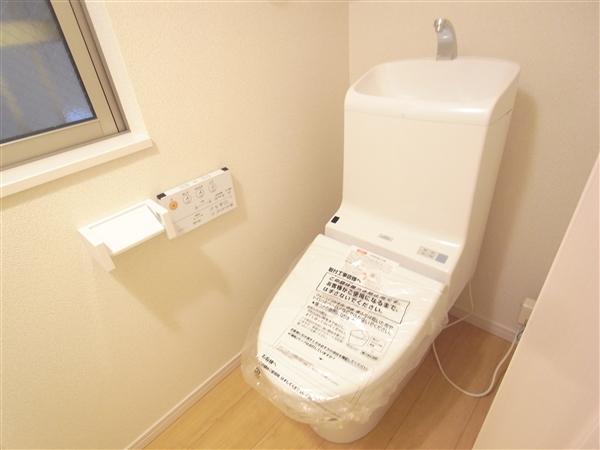 Toilet. Toilet (A Building) 2013 / 10 shooting