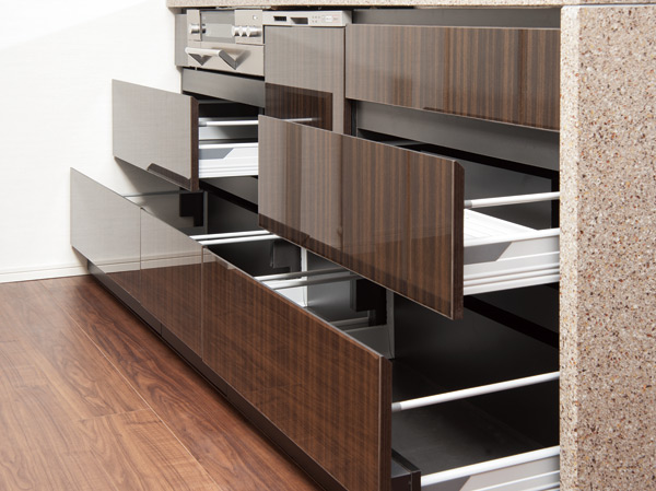 Kitchen.  [Slide storage] Slide storage that can easily leave out, such as pot stood.