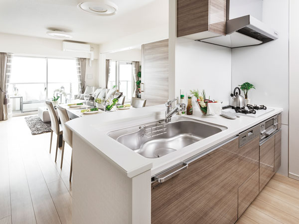 Kitchen.  [Face-to-face counter kitchen] The kitchen is use of the counter-kitchen of face-to-face. Or temporarily placed the dishes before serving, And decorate flowers and interior accessories, You can use a variety of applications. In addition, since face-to-face type, With even bouncy conversation with your family while doing housework, I am relieved to arrive eyes to small children.