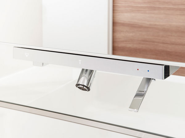 Bathing-wash room.  [Float line faucet] Installing the spout and operating lever to mirror the bottom rather than the counter surface. Cleaning in the bowl since pulled out of the neck can also be easier.