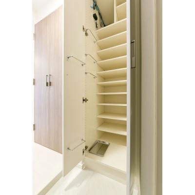 Other. Easy-to-use to make and wash basin has a large mirror.