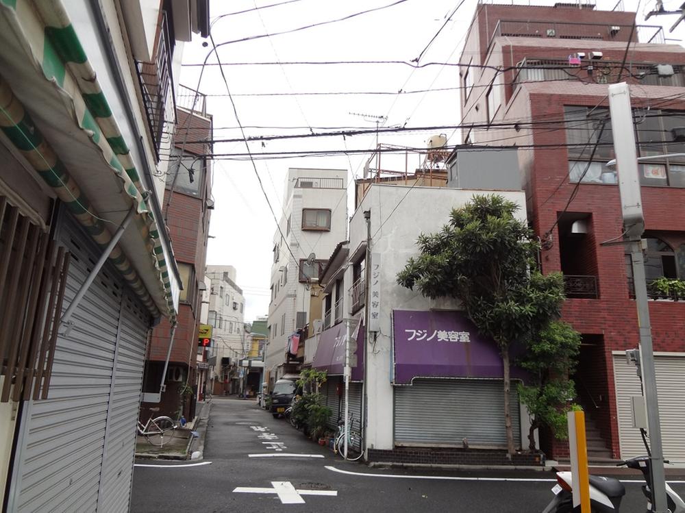 Local photos, including front road. Local (11 May 2013) Shooting