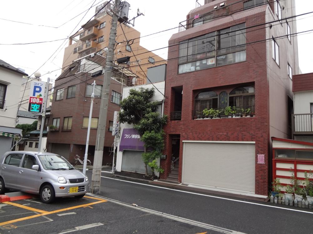 Local photos, including front road. Local (11 May 2013) Shooting