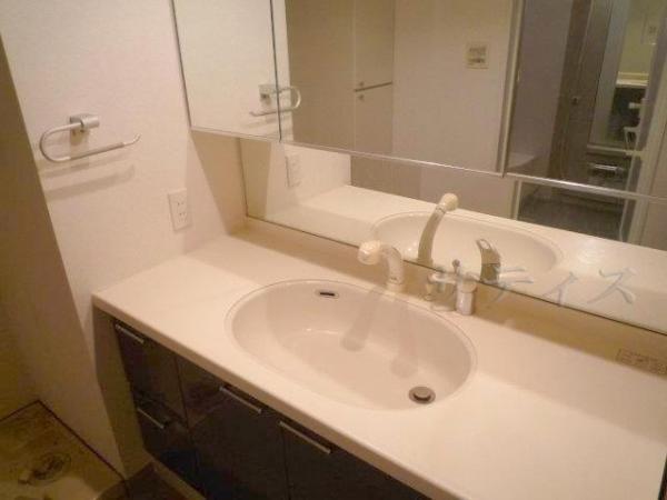 Wash basin, toilet