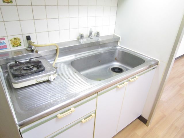 Kitchen. It is before cleaning