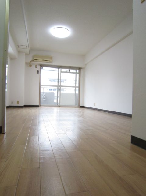 Living and room. This sense of distance to the window!