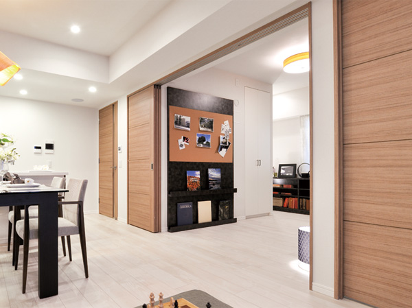 Interior.  [Sliding door (soft-close function with ※ Except for some)] Become a spacious space and Akehanatsu the sliding door, It becomes an independent space in the only close the sliding door when the den or children's room is needed. (Bos type same specifications)