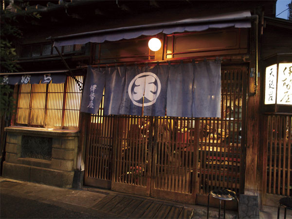 Surrounding environment. Iseya of the bank (about 690m / A 9-minute walk)