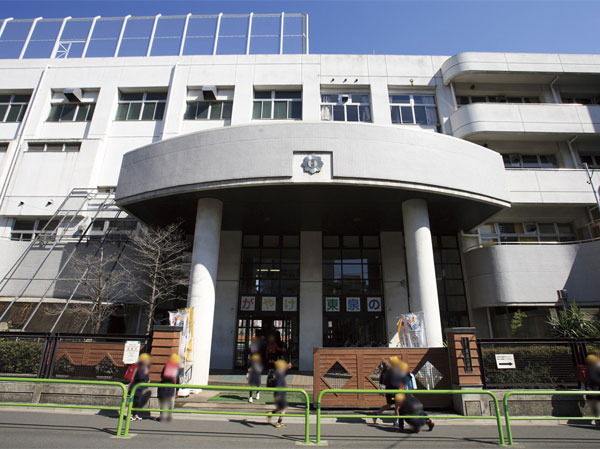 Surrounding environment. Higashiizumi elementary school (about 620m / An 8-minute walk)
