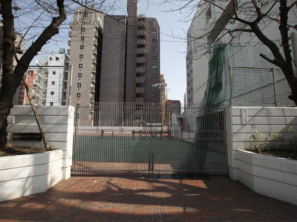 Surrounding environment. Kashiwaba junior high school (about 580m / An 8-minute walk)