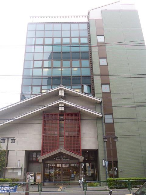 Drug store. Drag Papas Nezu to the store 358m